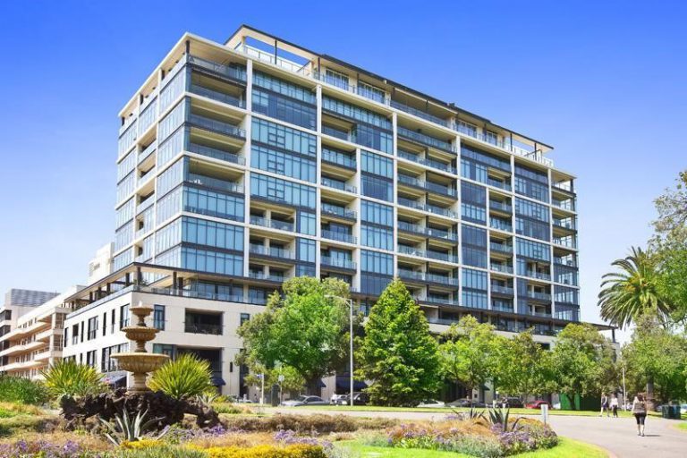 Recordbreaking East Melbourne apartment discounted 10 million realestatesource