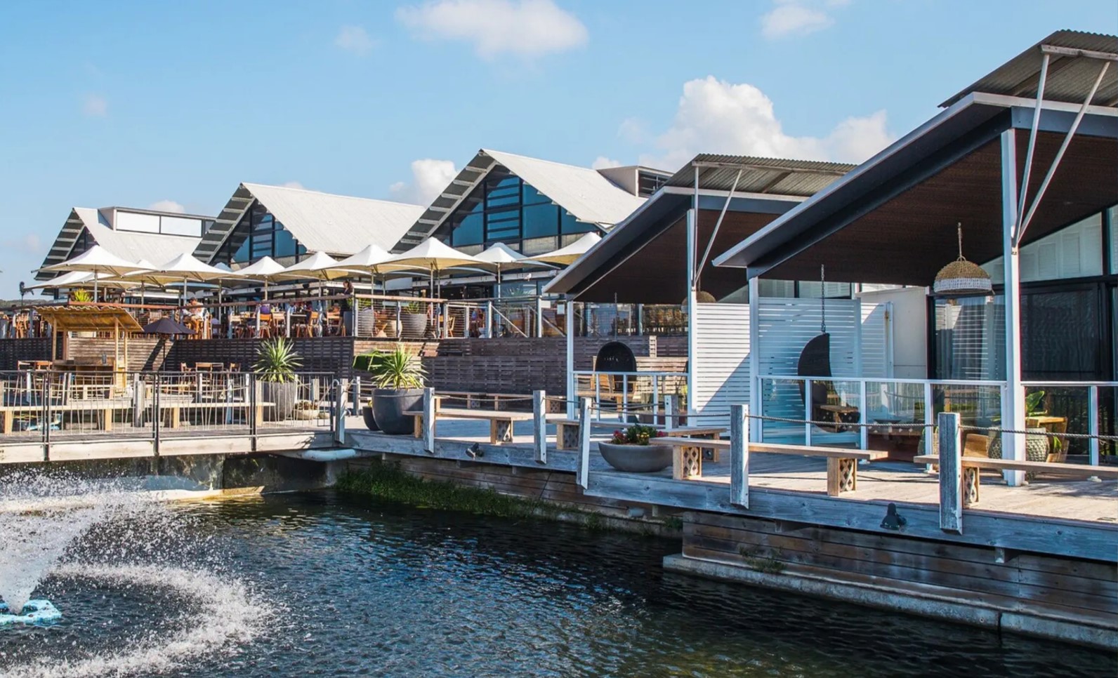 Oscars pick up Caves Beach hotel, cabins realestatesource