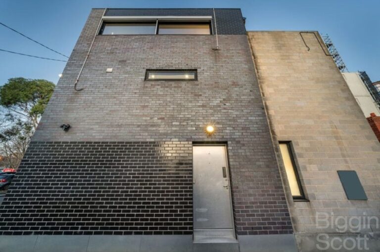 Gaynor Wheatley lists Melbourne townhouse ahead of interstate move